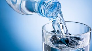 空気中から水をつくる装置を紹介する